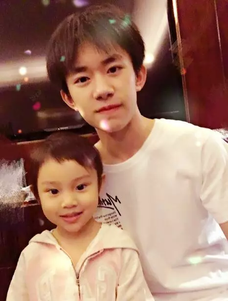 甜馨王源都有cp粉了,这俩的甜蜜日常我能追100集