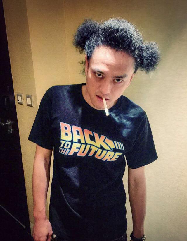 一张专辑没发,如今开演唱会,半个娱乐圈为他宣传,究竟为什么?