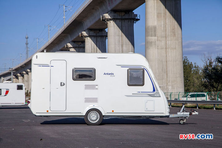 法国卡莱尔antares420拖挂房车双十一降价3万现金先到先得