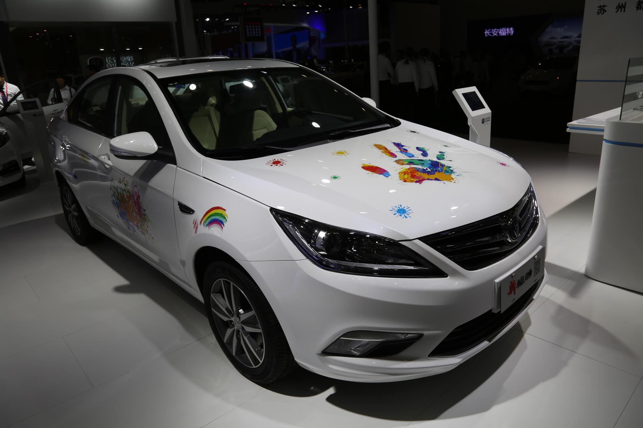 长安汽车新逸动,8万级别紧凑型轿车,车展实拍!