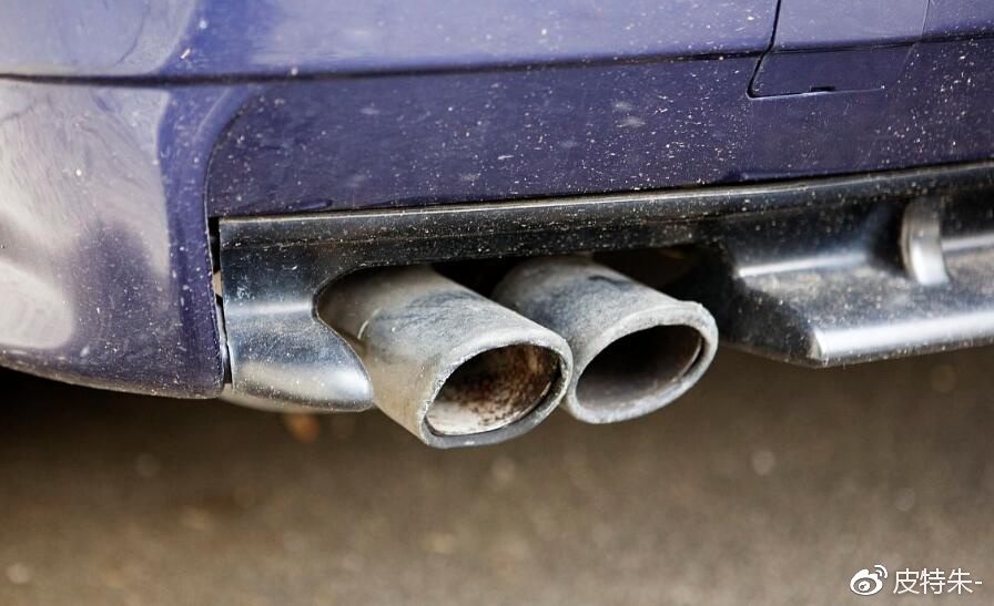开车时发动机冒这颜色的烟,要注意了,发动机基本要大修!