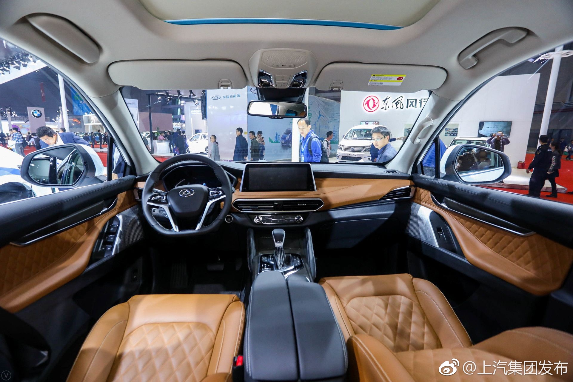 直击工博会# 提起c2b造车,那可要说说wuli上汽大通d90了!