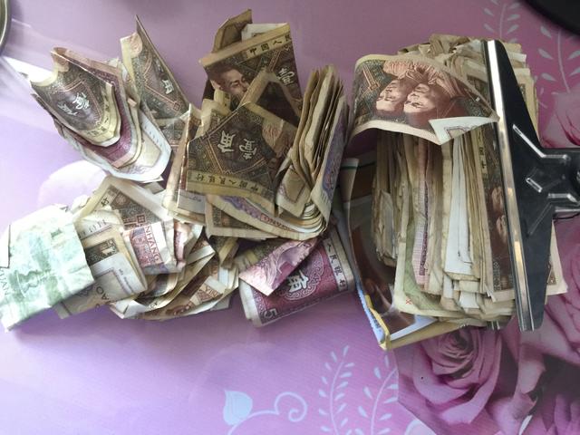 打工者晒出五年工资条和攒下来的零钱网友表示心疼他