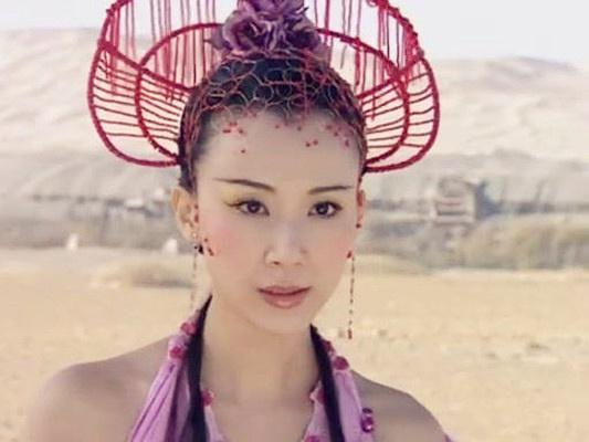 不同于现在的刘梓晨同款脸蛋,孟璐在那个时候还是一张让人舒服的古装