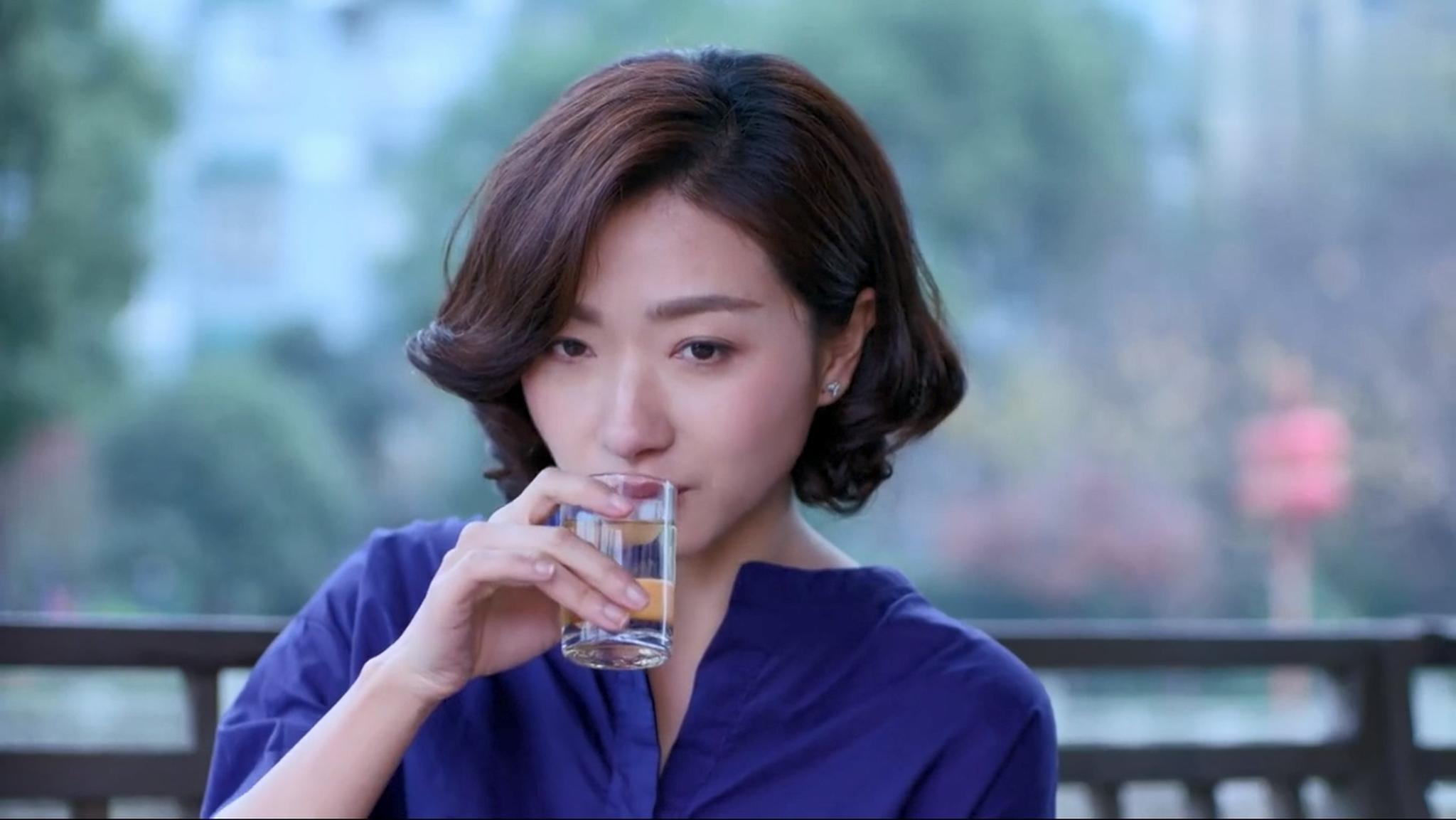 猎场11预告 熊青春精明能干,郑秋冬的目光被她吸引,一动不动