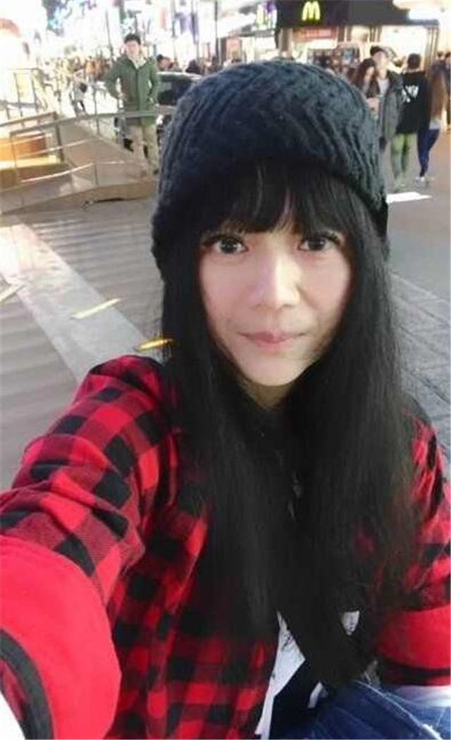 她遭丈夫抛弃,被骗走1200万,今豪车出行,儿子还登上快乐男声!