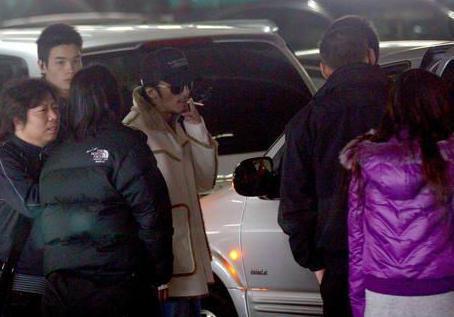 明星抽烟照:吴奇隆压力大、周星驰为耍帅、谢