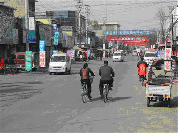 而且范县老县城通往河南的路很窄,路两边都是山东地界,想拓宽都不能.