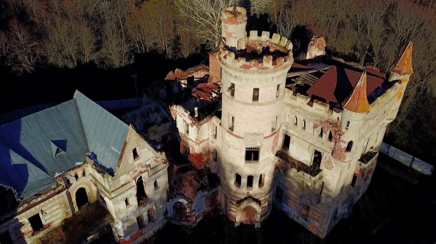 这里有数千栋豪华城堡被废弃,如同"鬼城"无人问津