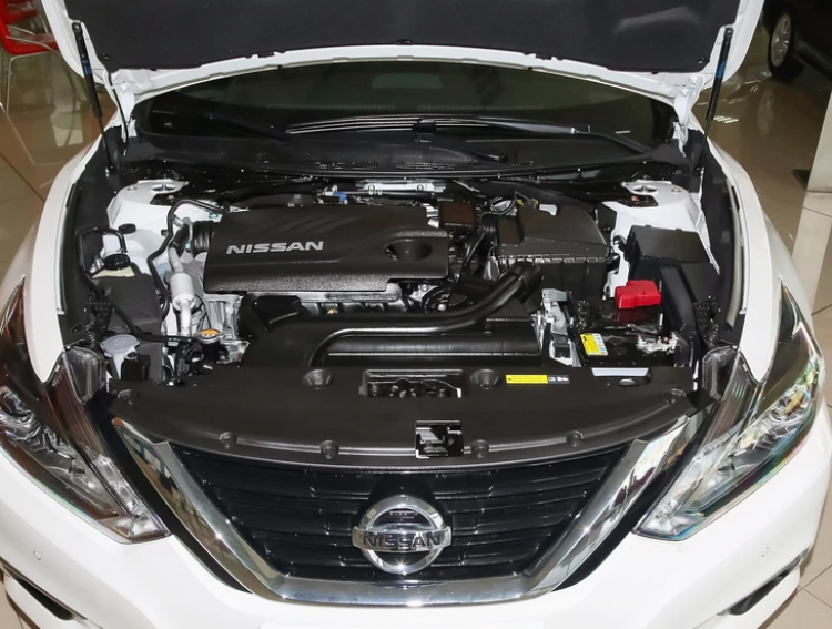 动力上,现款天籁所使用的vq25de引擎(最大马力185km,最大扭力23.