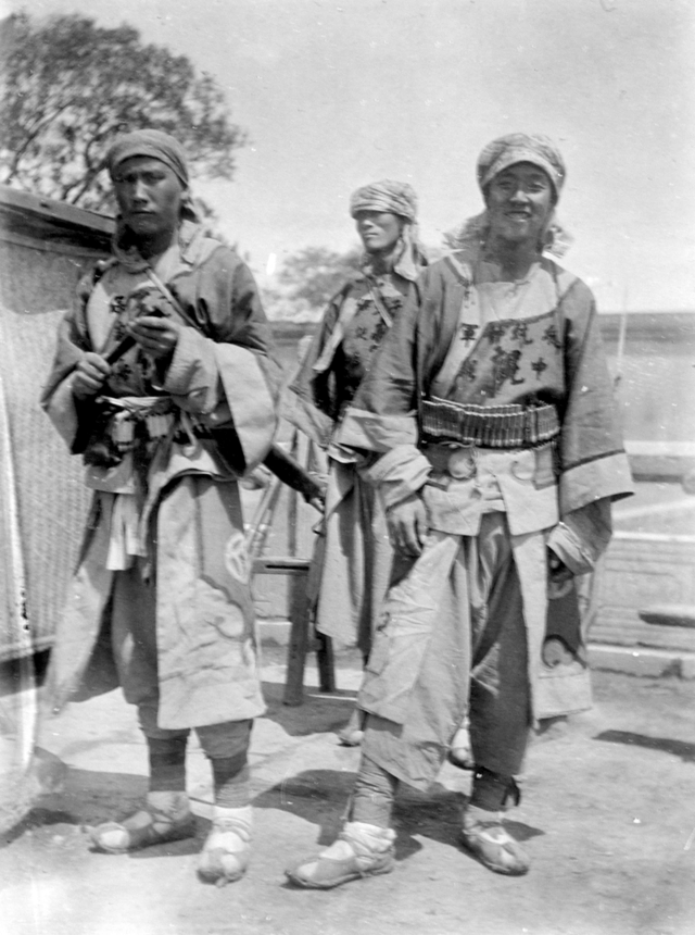 其时,参加抵抗的清军顿作鸟兽散,京城内外的神机营,虎神营和各地勤王