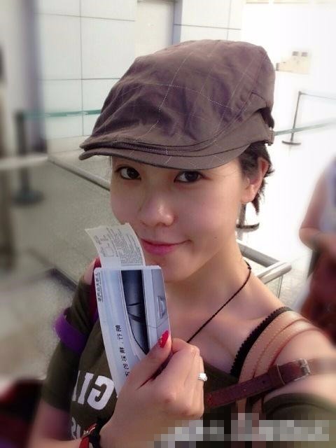 与婚后渐渐低调的诸瑛不同,吕浠琳并不吝啬于在社交媒体上分享自己的