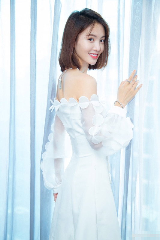 邓伦前女友颜值演技在线的金晨这样穿的她真像是美人鱼