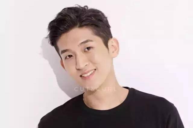 适合中国男生的12款帅气发型 你值得尝试