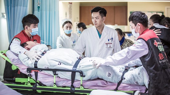 《急诊科医生》海洋出生医生世家曾嫌收入低,与张嘉译师徒情深