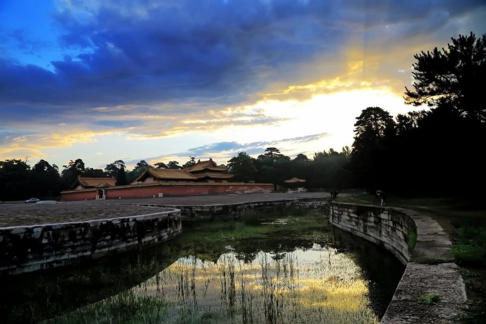 刚开始大家选择的地方,是安葬了顺治和康熙两位皇帝的马兰峪的昌瑞山