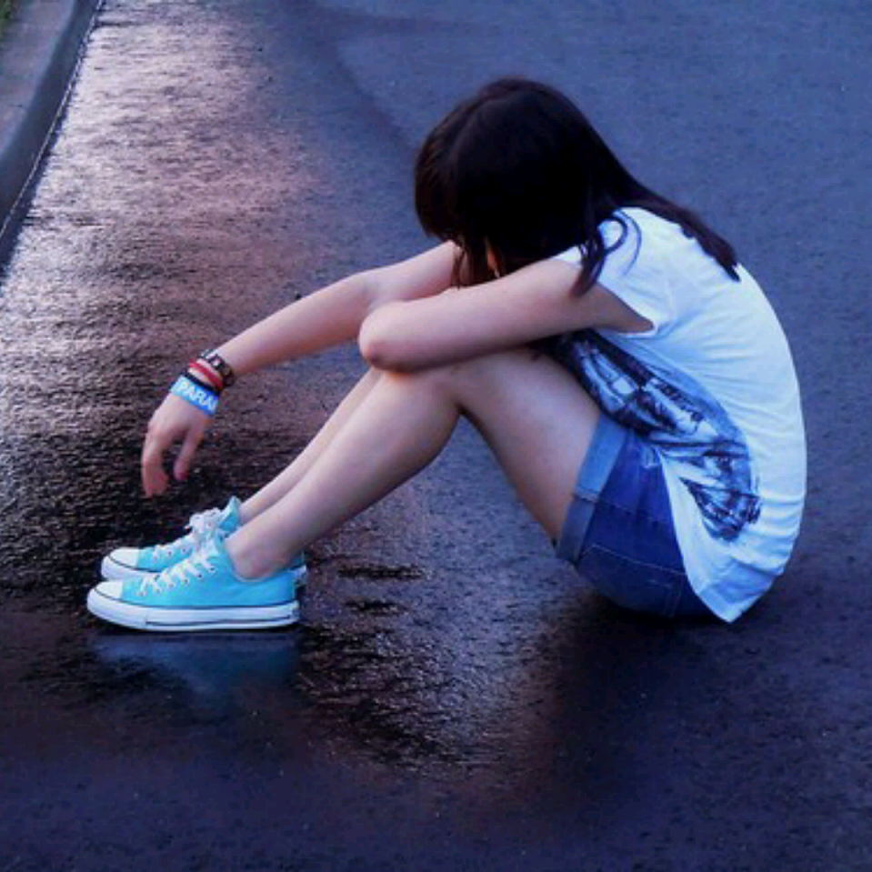 母亲亲眼看到继父偷看我洗澡,继父的一段话母亲选择了默许