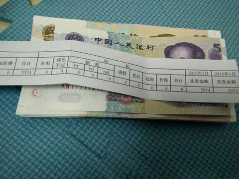 每次领工资,厂里都不给工资条,这算不算违法行