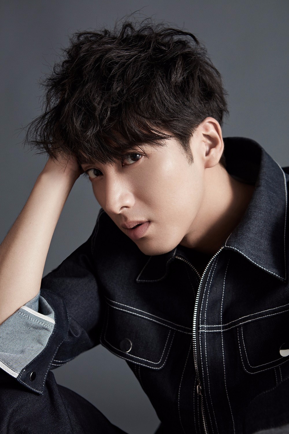 应昊茗最新写真曝光 全新演绎牛仔诱惑