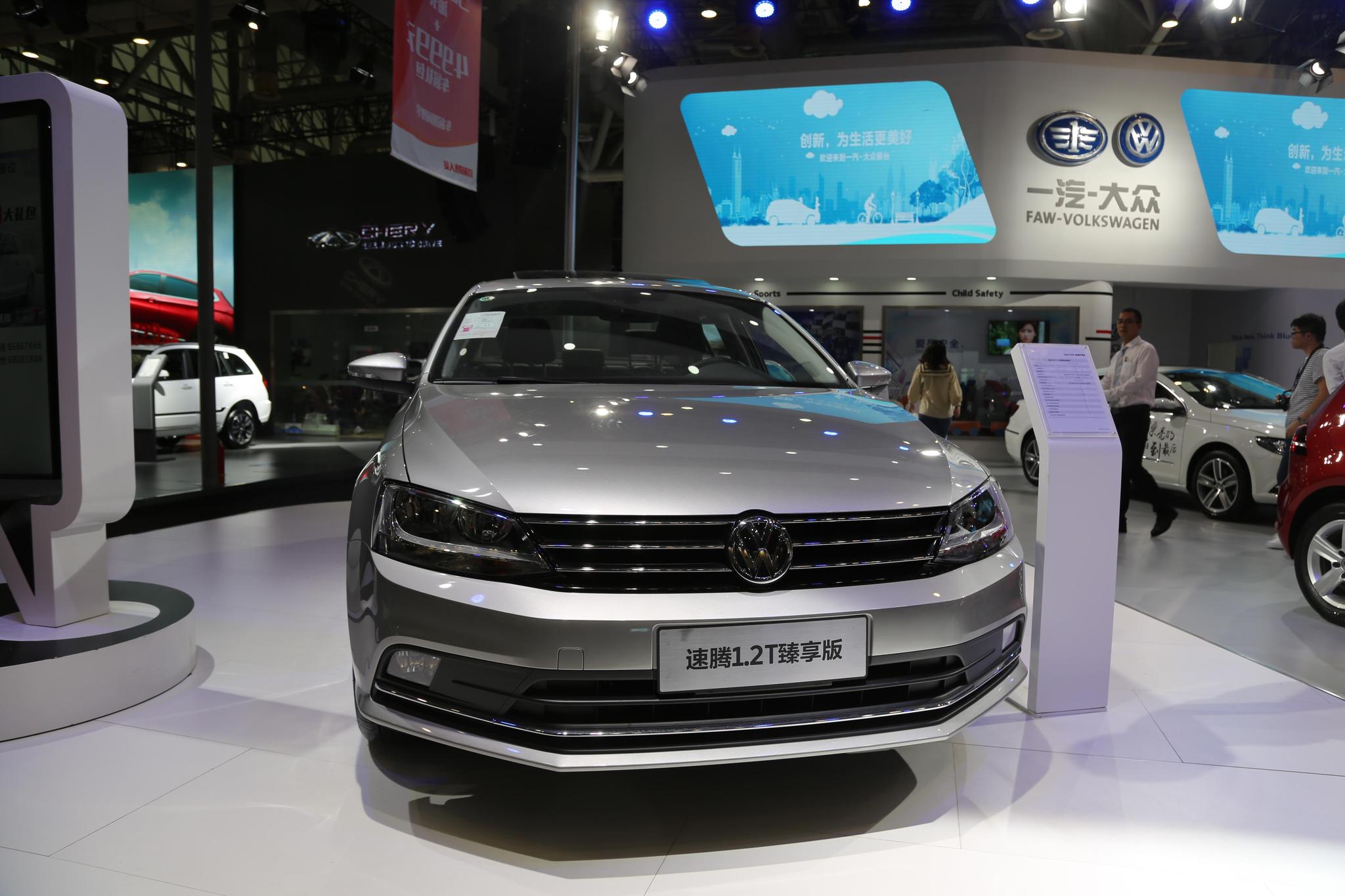 一汽大众速腾12t臻享版售1538万三厢车车展实拍