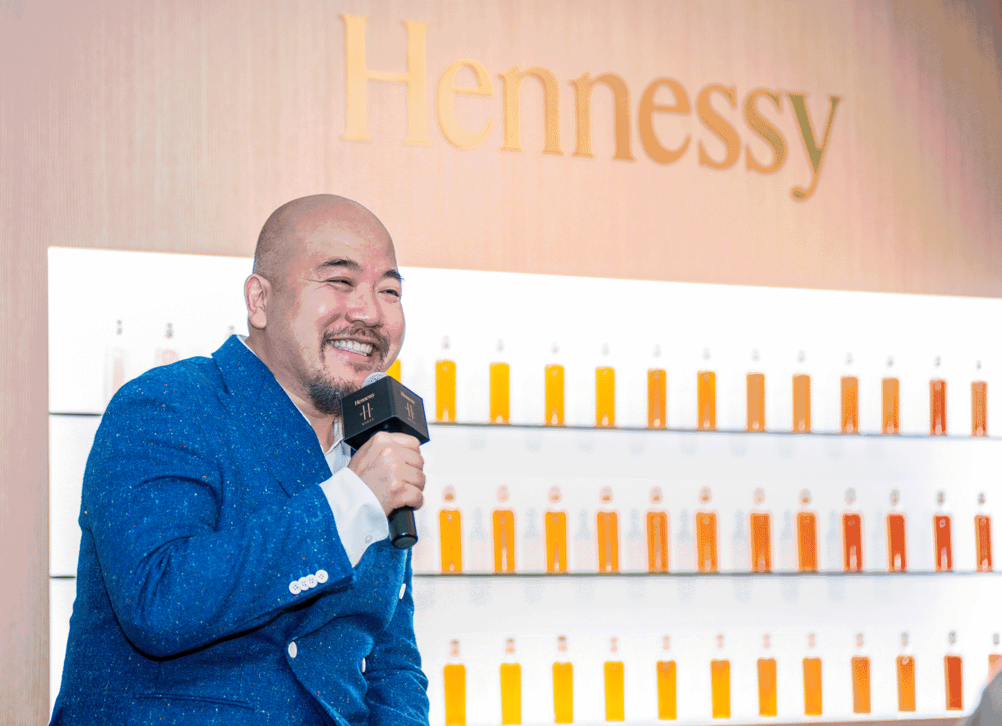 与黄伟文等众多明星0距离交流!你与开挂的人生差这杯酒的距离!|轩尼诗|明星|黄伟文_新浪新闻