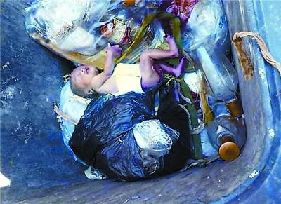 外公外婆一个错,宝宝的生命出生便结束在了垃圾桶,坑惨了三代人