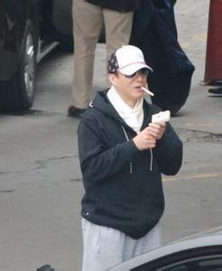 娱乐圈的男神们谁抽烟的姿势最帅!