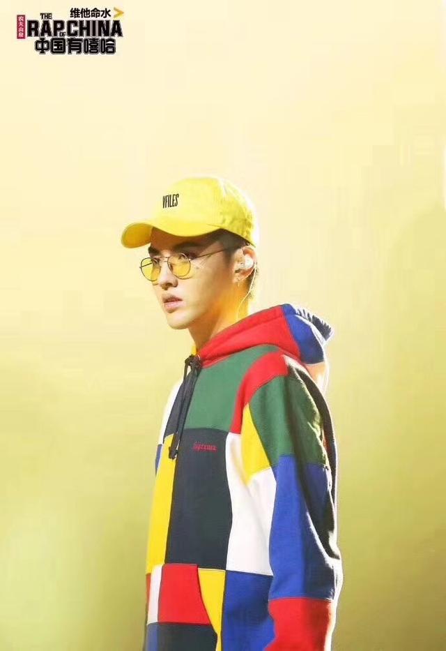 增加一个新配色supreme拼接彩色帽衫吴亦凡同款