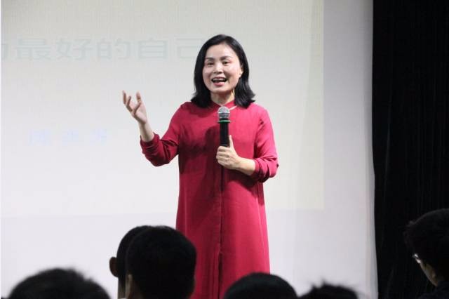 陈亚男总园长领衔水米田新生家长会暨教育专题讲座圆满成功