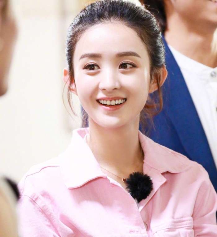 赵丽颖晒大头照,身体让人担忧,这一小细节让网友流泪