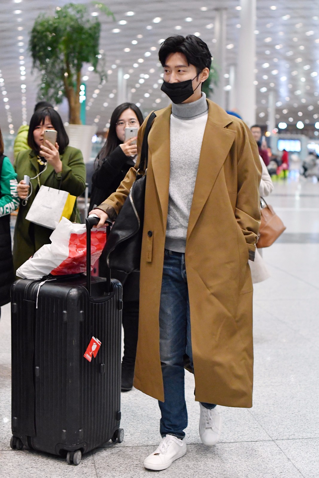 窦骁机场街拍窦骁机场街拍