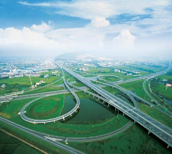 高速公路总是盖得弯弯曲曲的,原来是因为这些原因让人长知识了|高速公路|知识|弯道_新浪新闻