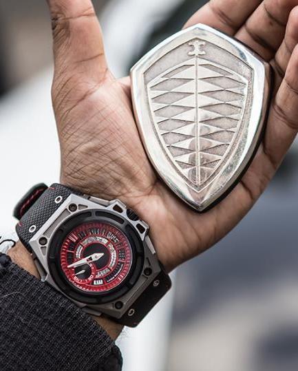 幸好自己的这是一辆柯尼塞格ccr,如果是一辆agera r的话,那钥匙就是