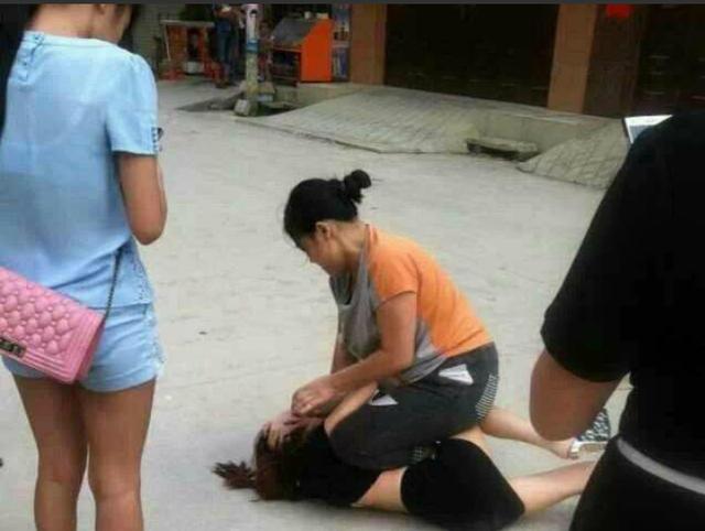 中国女人为什么那么喜欢当街打小三?