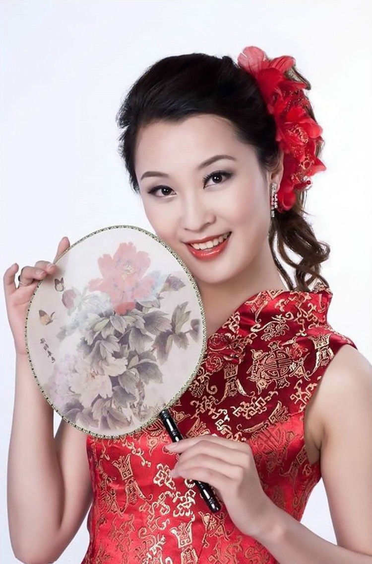 古韵悠悠民族旗袍风韵美女!|旗袍|美女|风韵_新浪新闻
