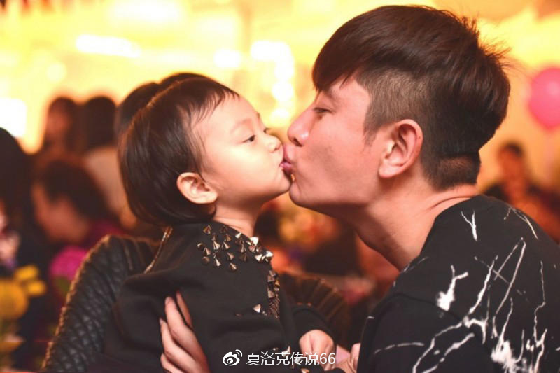 贾乃亮与女儿,李小璐会不会吃醋啊!