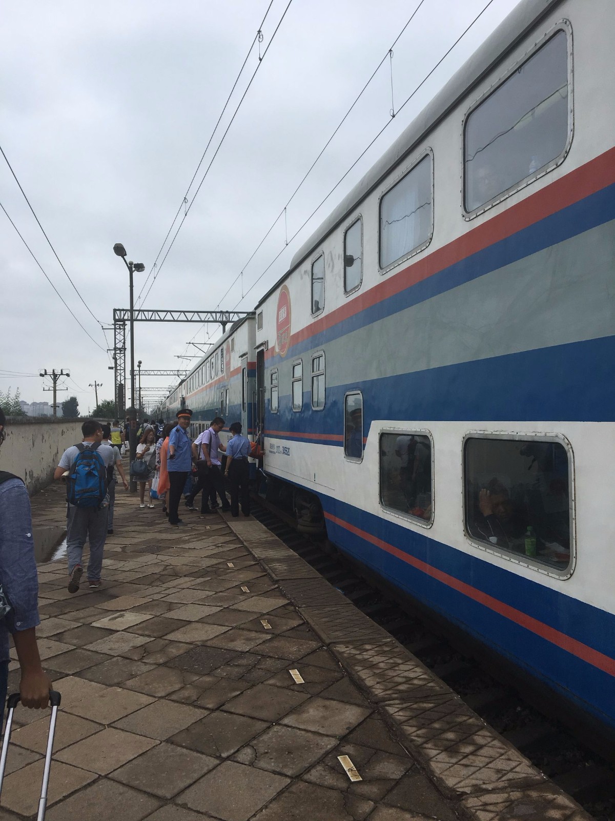 雙層新空調特快火車名副其實的慢車沒餐車沒臥鋪