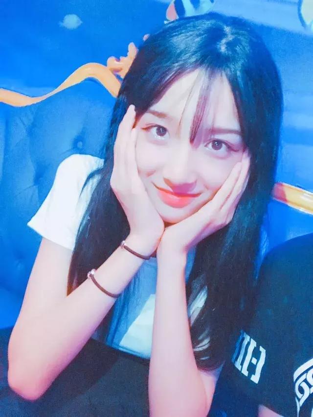 最无违和感女装大佬!14岁男孩大长腿爆红网络,比轩墨宝宝还萌!