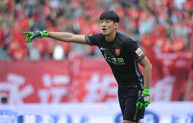 里皮打响国足换血第一枪 上港门神从曾诚手中