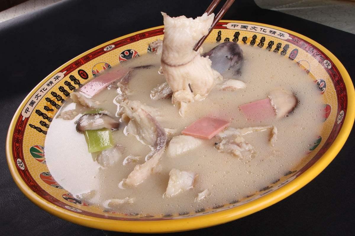 鲜嫩可口的营养美食江苏传统菜三鲜脱骨鱼