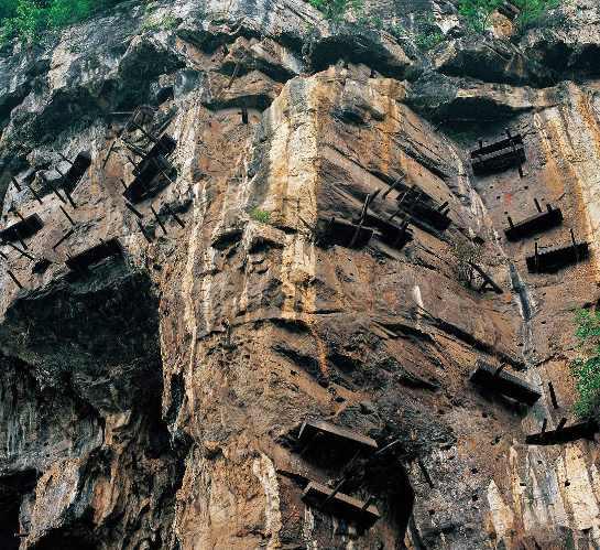 实拍:湖北武夷山上的船棺,历经千年而不腐朽