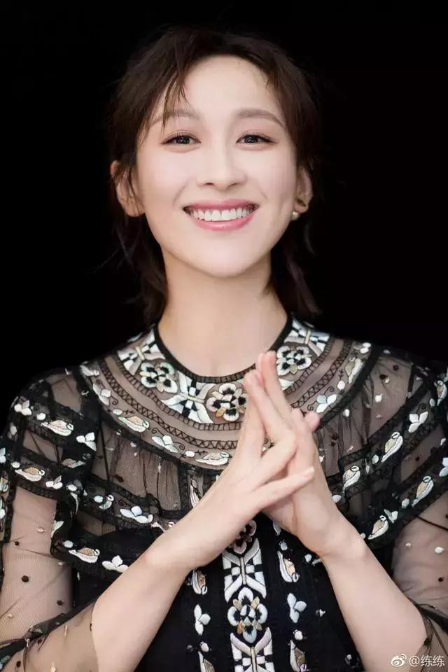 这其中,有的明星会高调宣传,因为公益活动绝对是提升个人社会评价的