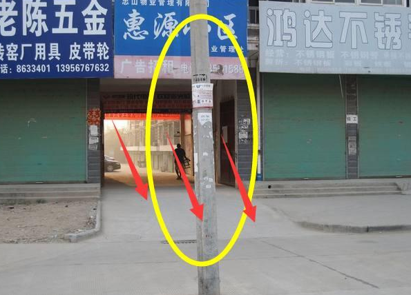 这个说法,这样的房子还是会越住越穷,要是大门还对马路的话会形成路煞