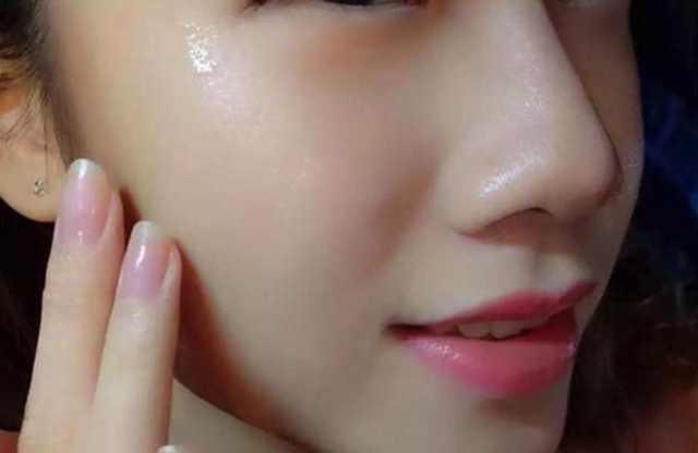 30岁女人常吃这些食物,吃出满满的胶原蛋白,皮肤嫩的掐出水