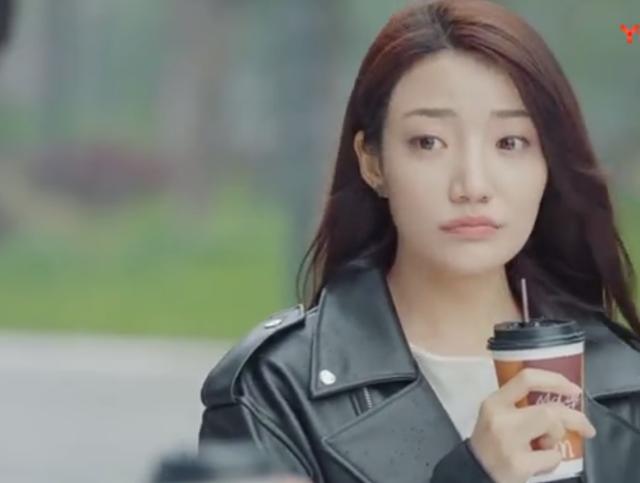 而剧中也添加了一个新角色叫许连翘,具体的角色新戏不清楚,也是一个