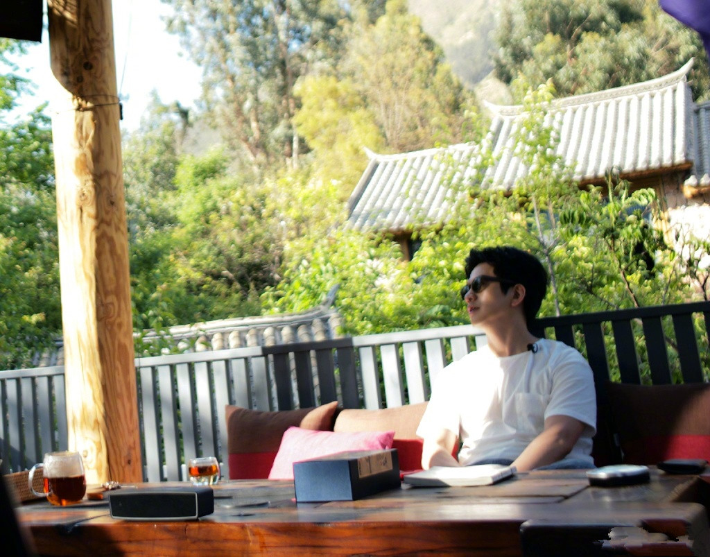 43岁李建全家近照,博士妻子家境殷实,结婚十余