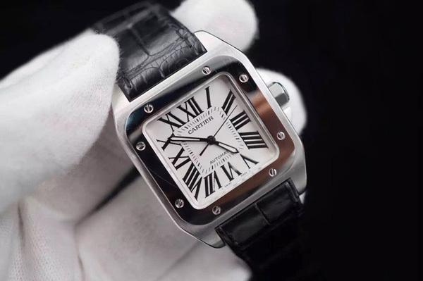 卡地亚的手表特点是只有机械运动才有秒针,正面表盘上一定有automatic