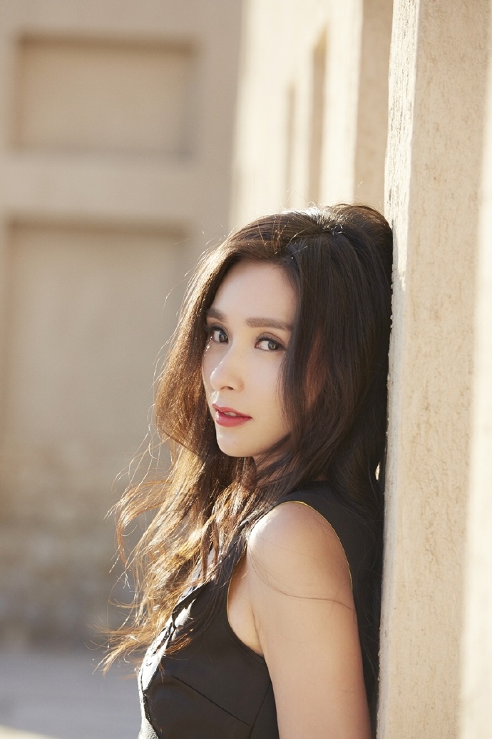 杨恭如最新画报曝光,43岁还能保持这身材皮肤,女星看了都得羡慕