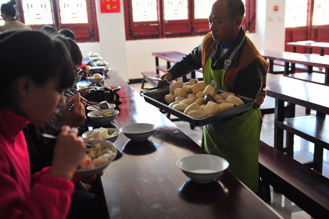 青岛菩提寺里的斋饭体验:两菜一汤 免费吃 规矩多!