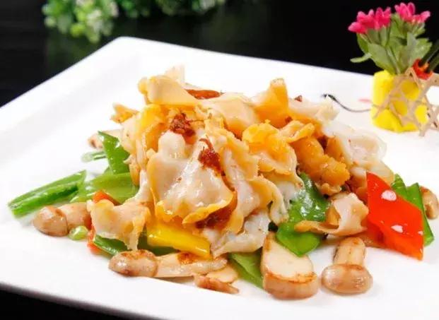 如需爆炒,手掌大小海螺水开后烫煮3-5分钟再切片比较合适.4.